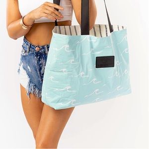 New with tags! Aloha Reversible Beach Tote! 100% waterproof.
